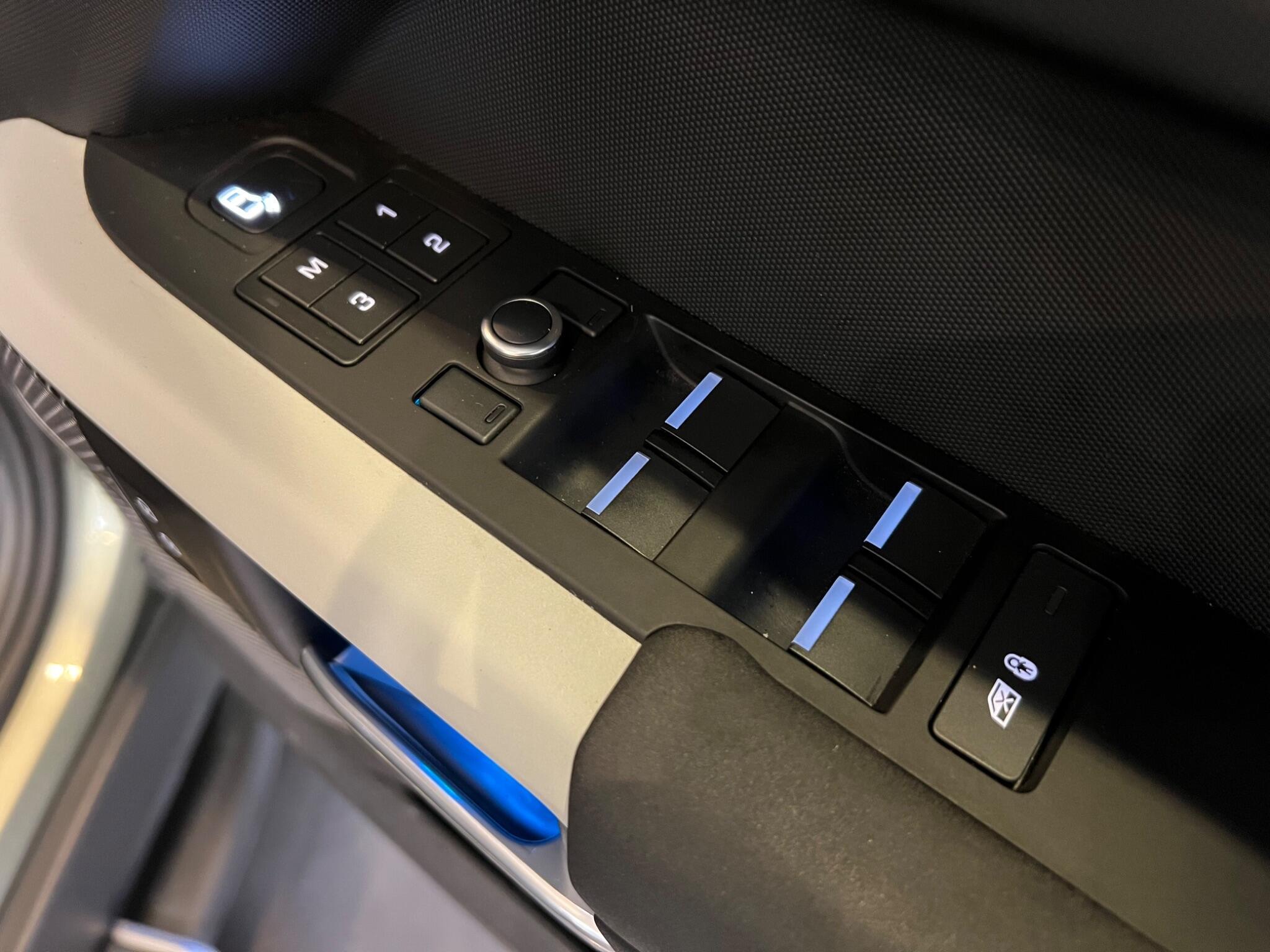 Land Rover Defender 110